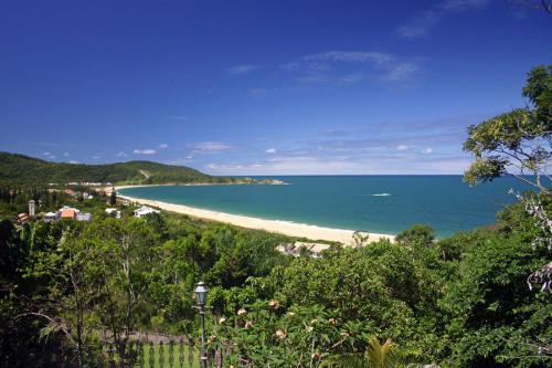 praia-do-estaleiro-balneario-camboriu-1